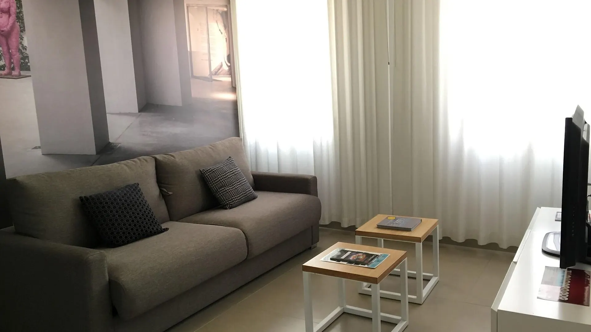 Suites Del Pintor Malaga Aparthotel