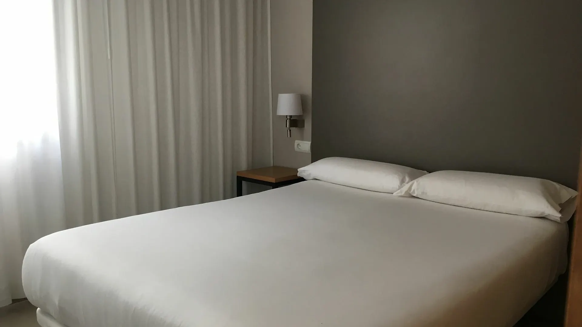 Suites Del Pintor Malaga Aparthotel