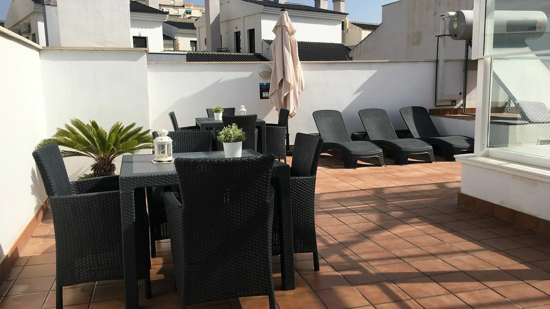 Suites Del Pintor Malaga Aparthotel
